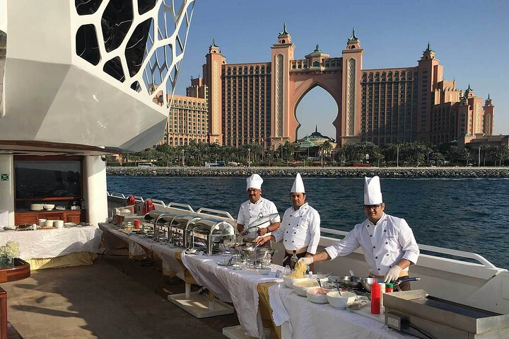Lotus Royale VIP Dinner Cruise – Unlimited Alcoholic Drinks